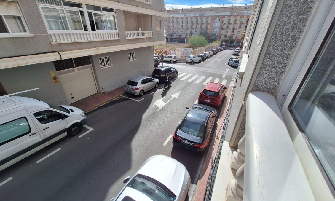 Segunda mano - Apartamento -
Torrevieja - Estacion De Autobuses