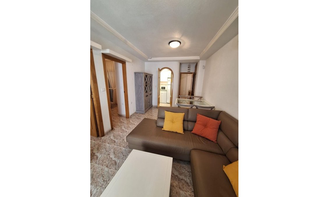 Segunda mano - Apartamento -
Torrevieja - Estacion De Autobuses