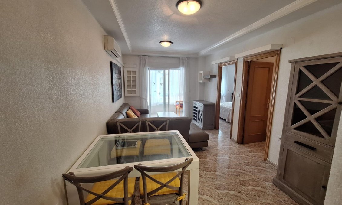 Segunda mano - Apartamento -
Torrevieja - Estacion De Autobuses