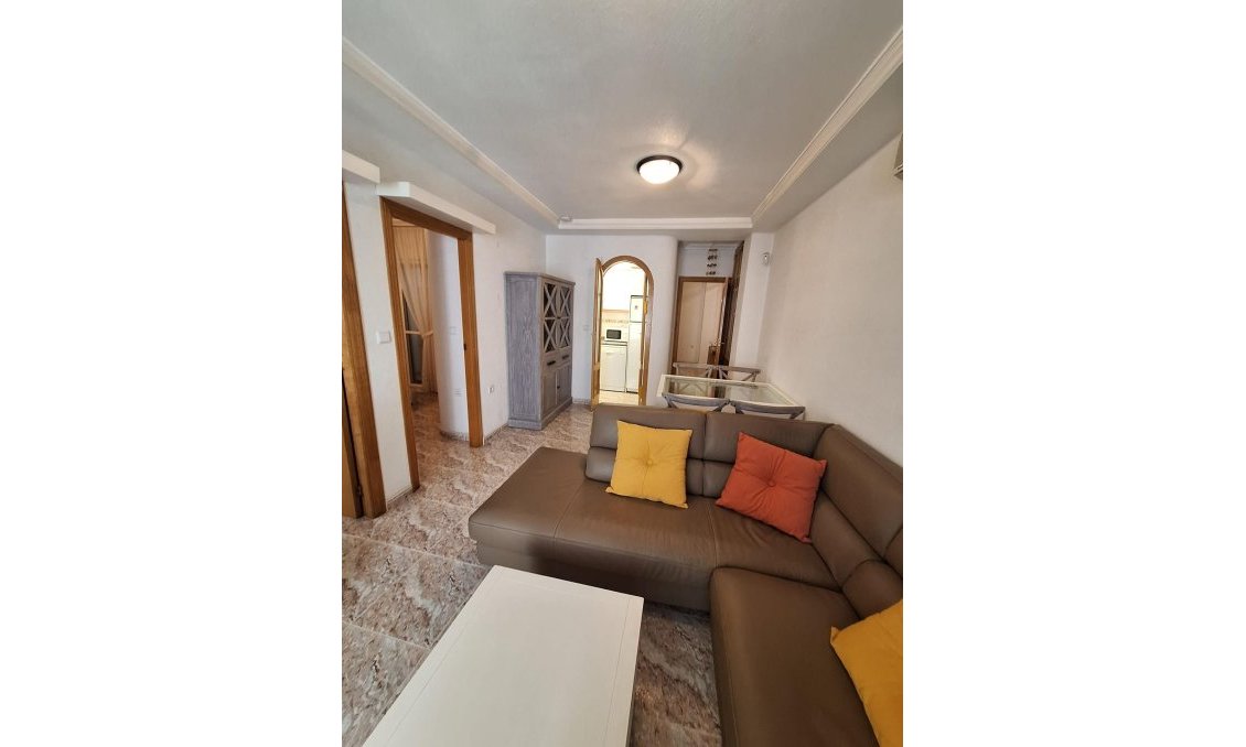 Segunda mano - Apartamento -
Torrevieja - Estacion De Autobuses