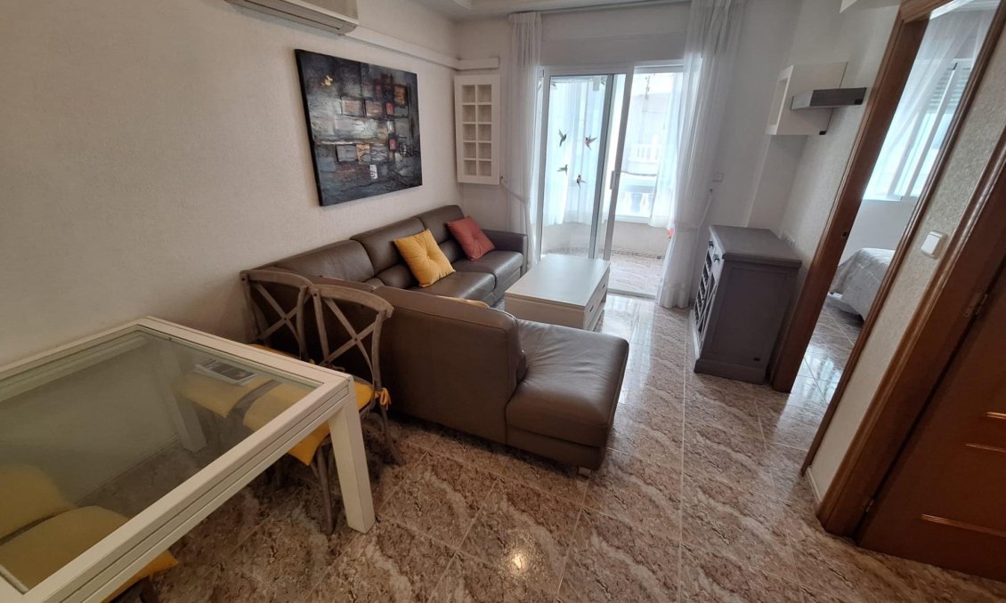 Segunda mano - Apartamento -
Torrevieja - Estacion De Autobuses