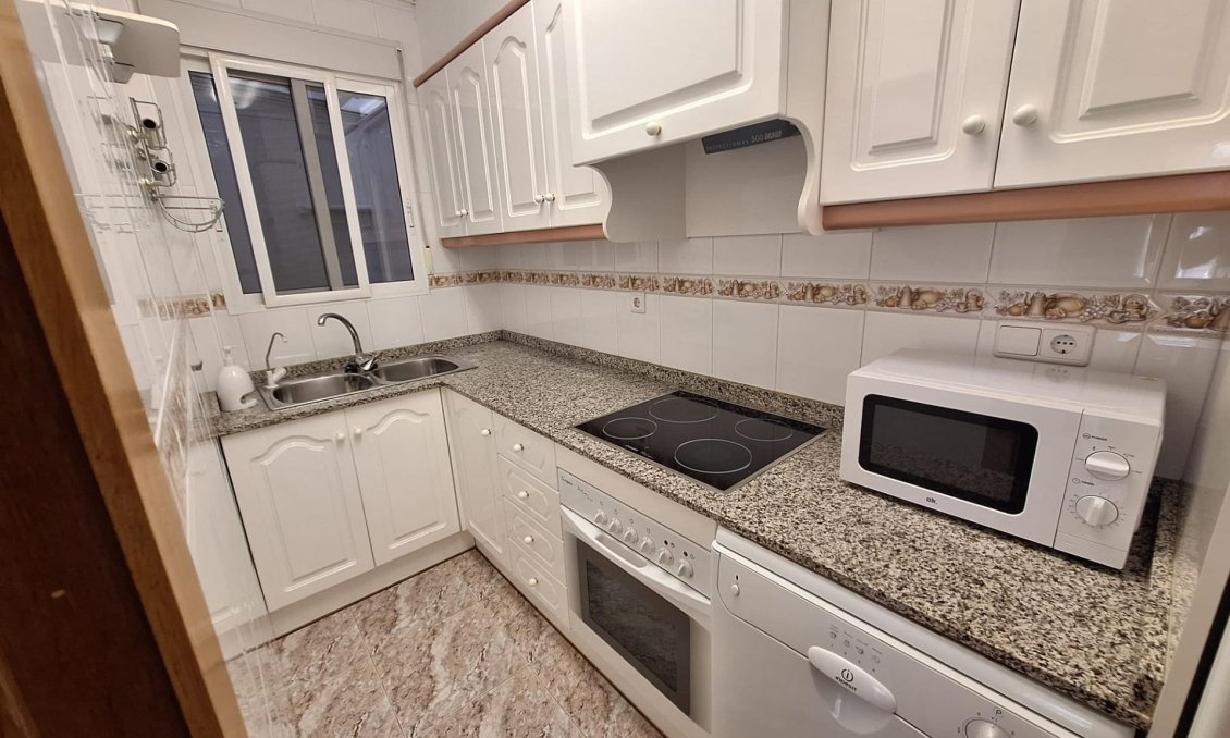 Segunda mano - Apartamento -
Torrevieja - Estacion De Autobuses