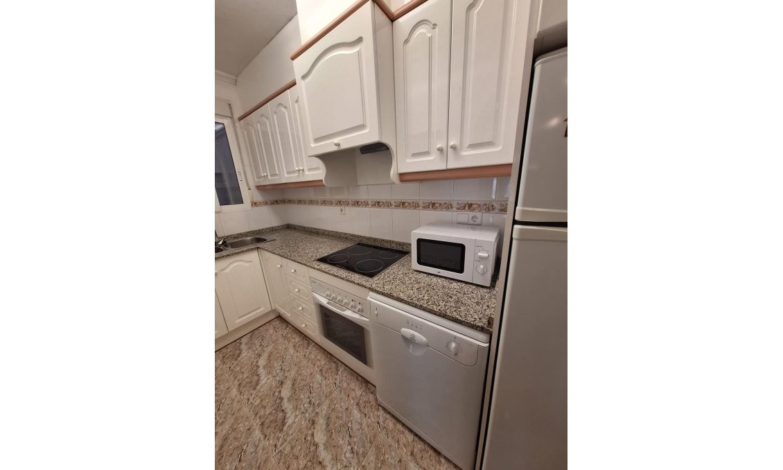 Segunda mano - Apartamento -
Torrevieja - Estacion De Autobuses