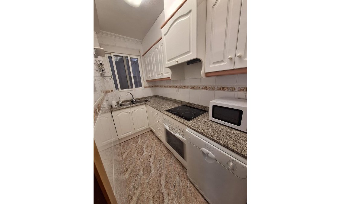 Segunda mano - Apartamento -
Torrevieja - Estacion De Autobuses