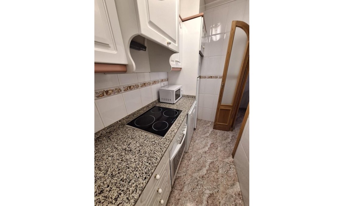 Segunda mano - Apartamento -
Torrevieja - Estacion De Autobuses