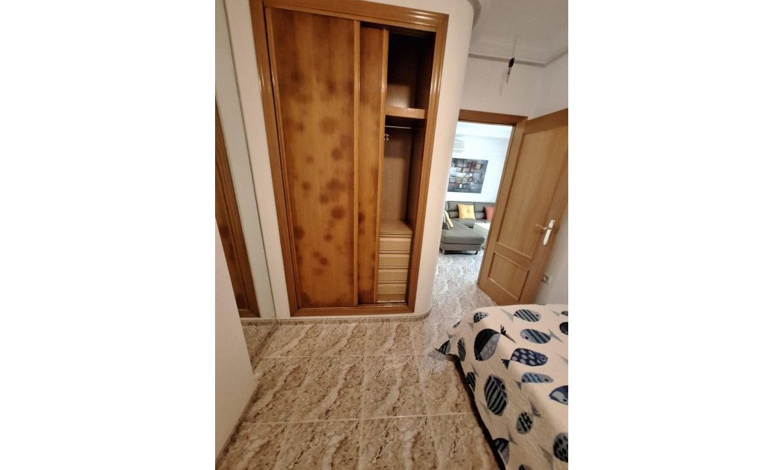 Segunda mano - Apartamento -
Torrevieja - Estacion De Autobuses