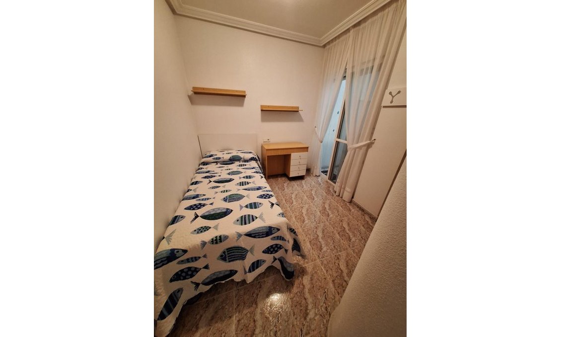 Segunda mano - Apartamento -
Torrevieja - Estacion De Autobuses