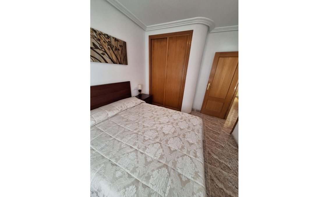 Segunda mano - Apartamento -
Torrevieja - Estacion De Autobuses