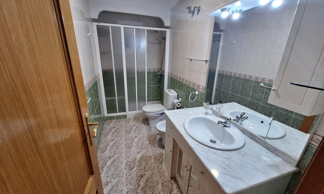 Segunda mano - Apartamento -
Torrevieja - Estacion De Autobuses