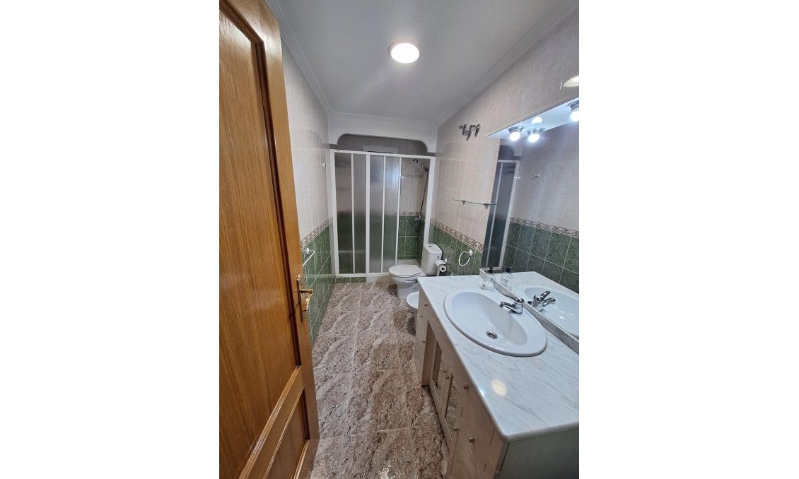 Segunda mano - Apartamento -
Torrevieja - Estacion De Autobuses