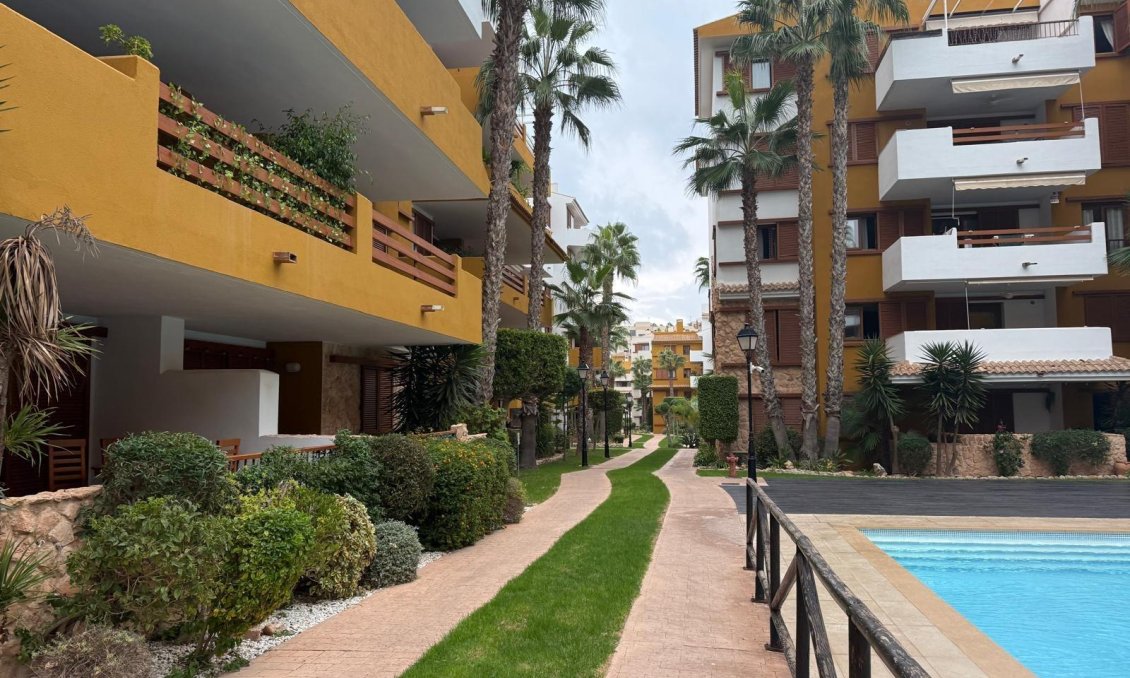 Segunda mano - Apartamento -
Torrevieja - Punta Prima