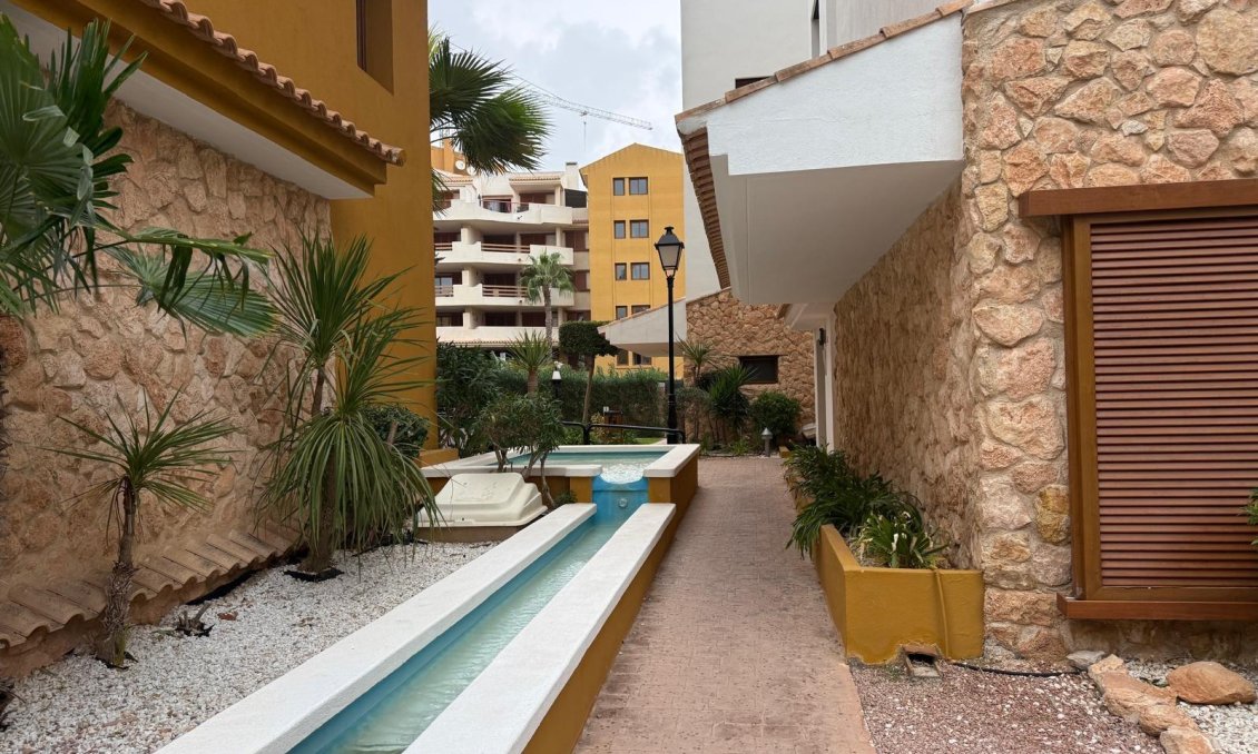 Segunda mano - Apartamento -
Torrevieja - Punta Prima