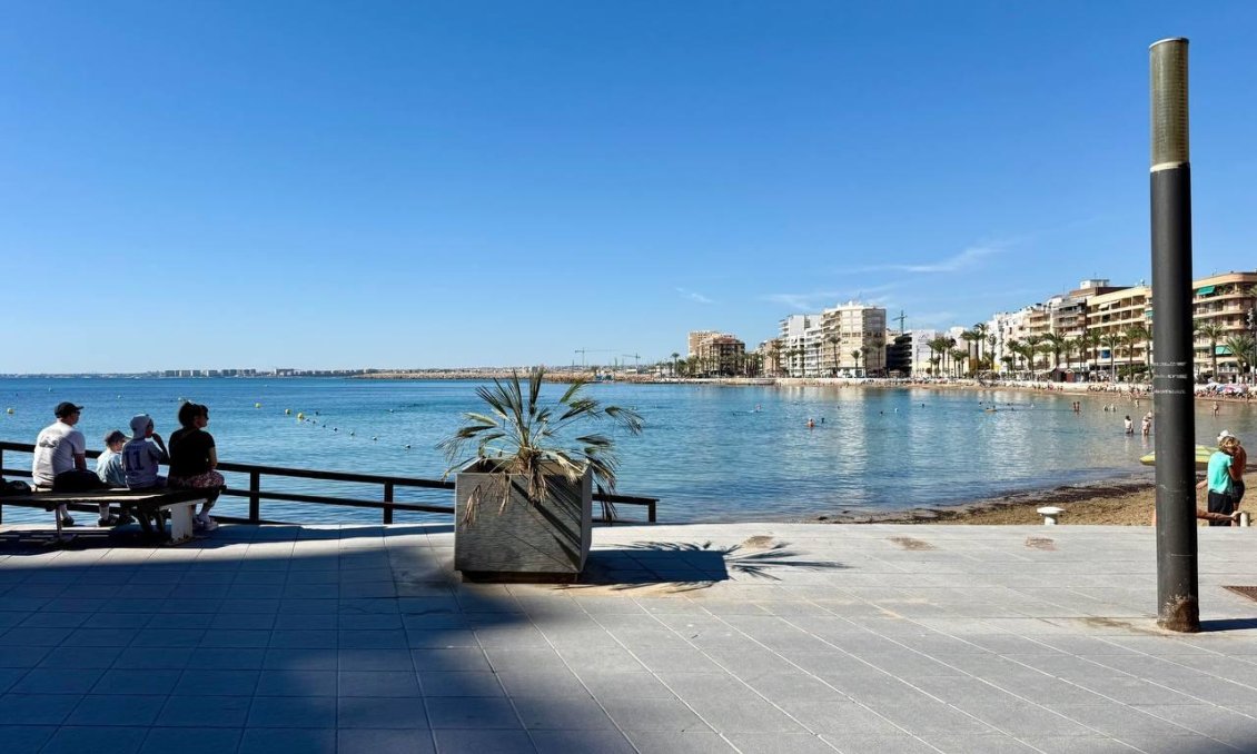 Segunda mano - Apartamento -
Torrevieja - Playa del Cura