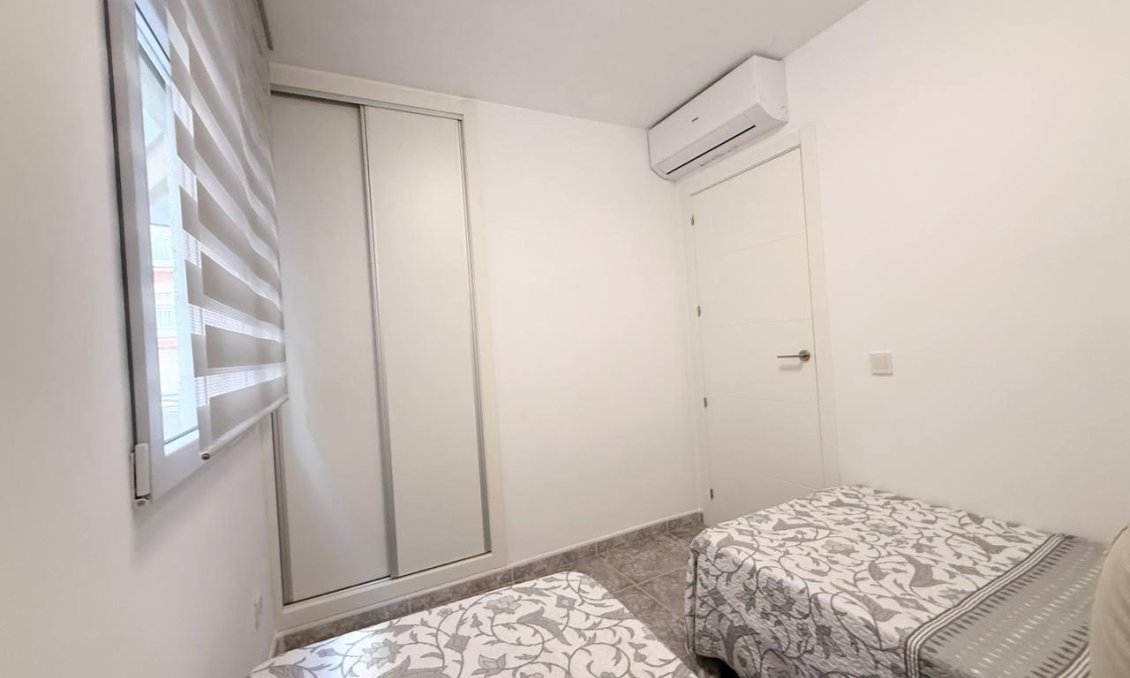 Segunda mano - Apartamento -
Torrevieja - Playa del Cura