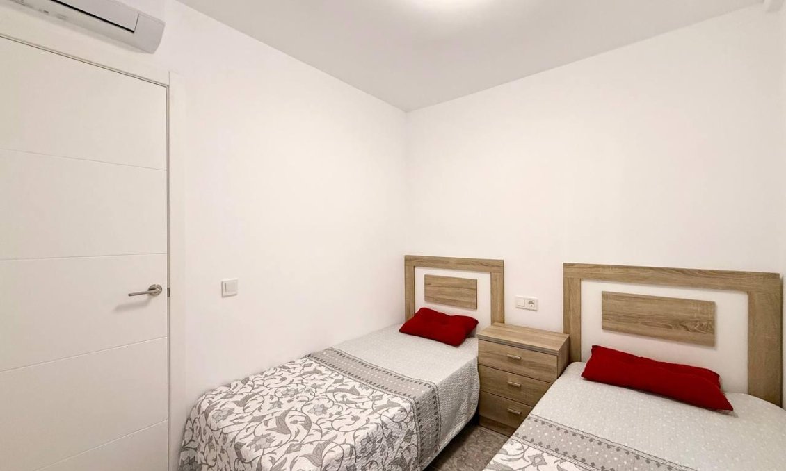 Segunda mano - Apartamento -
Torrevieja - Playa del Cura