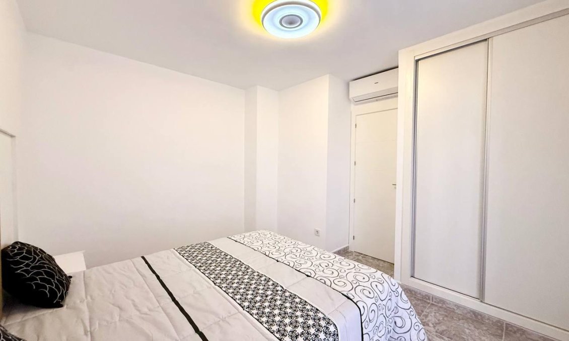 Segunda mano - Apartamento -
Torrevieja - Playa del Cura