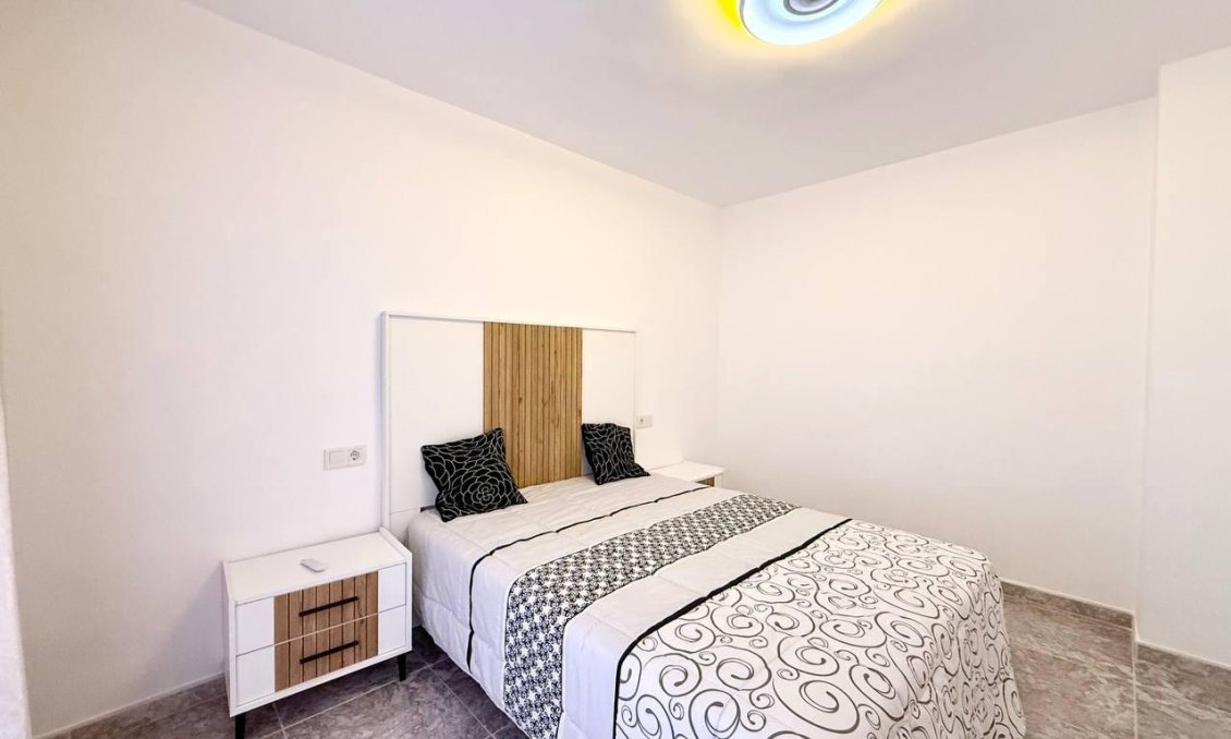 Segunda mano - Apartamento -
Torrevieja - Playa del Cura