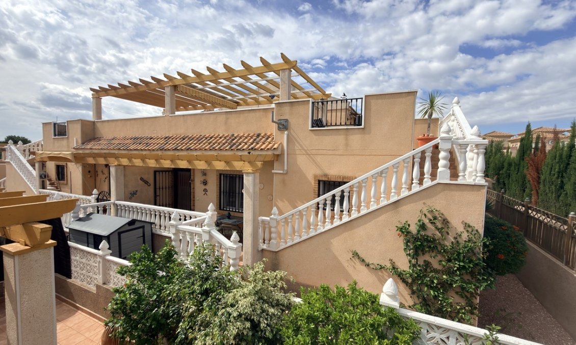 Segunda mano - Villa / Semi pareado -
Villamartin - Costa Blanca