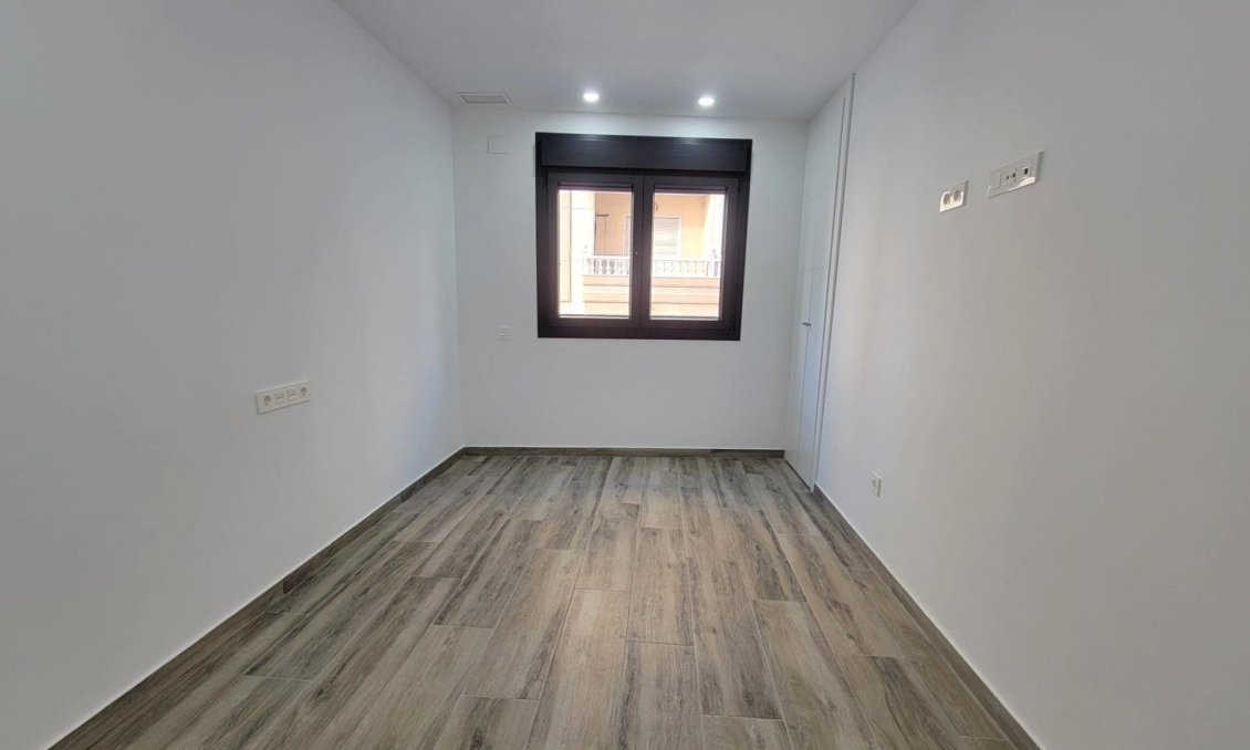 Segunda mano - Apartamento -
Torrevieja - Playa del Cura