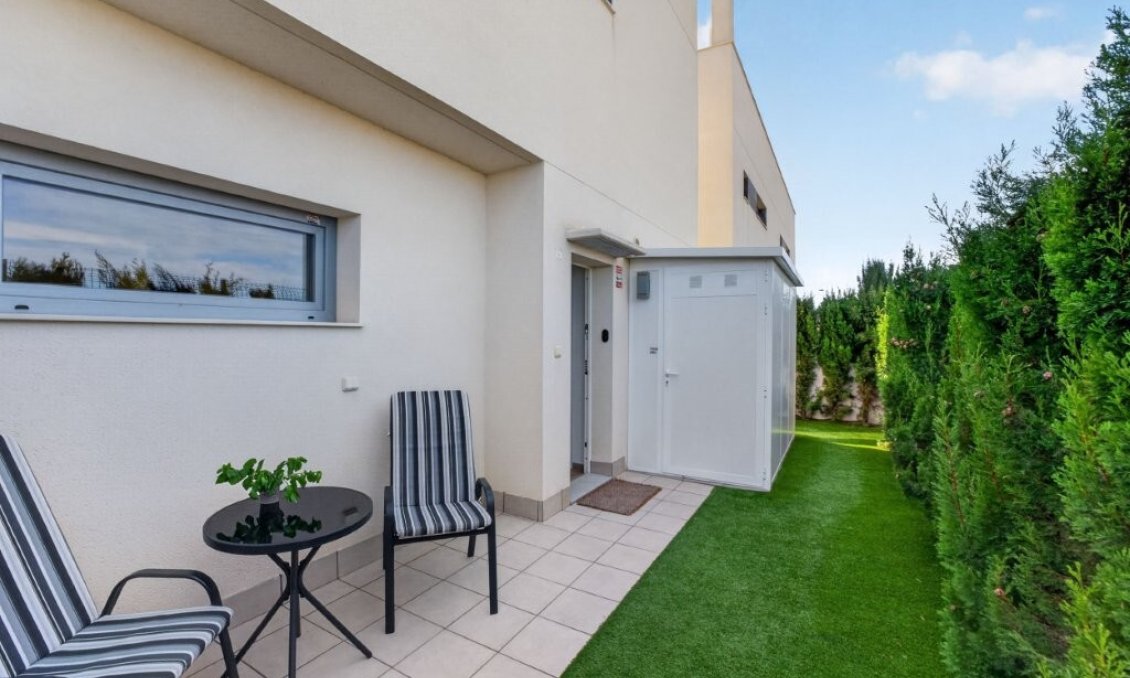 Segunda mano - Villa / Semi pareado -
Torrevieja - La Veleta