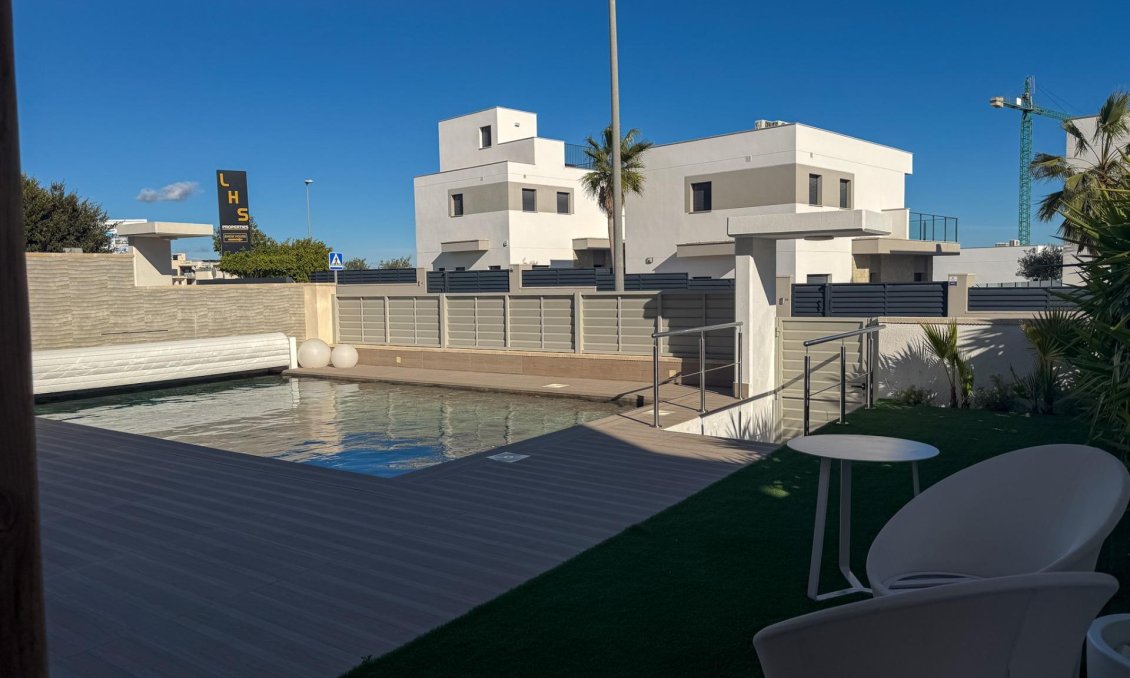 Segunda mano - Villa -
San Miguel de Salinas - Bellavista