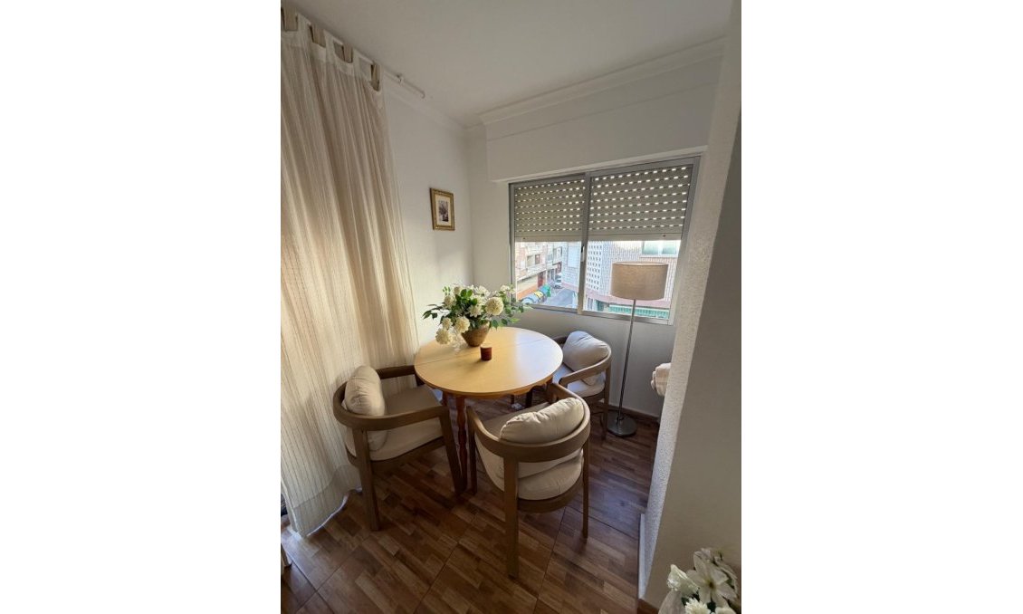 Segunda mano - Apartamento -
Torrevieja - Estacion De Autobuses