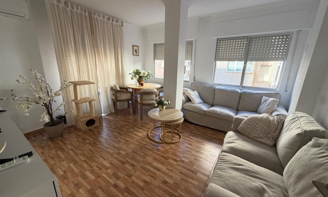Segunda mano - Apartamento -
Torrevieja - Estacion De Autobuses
