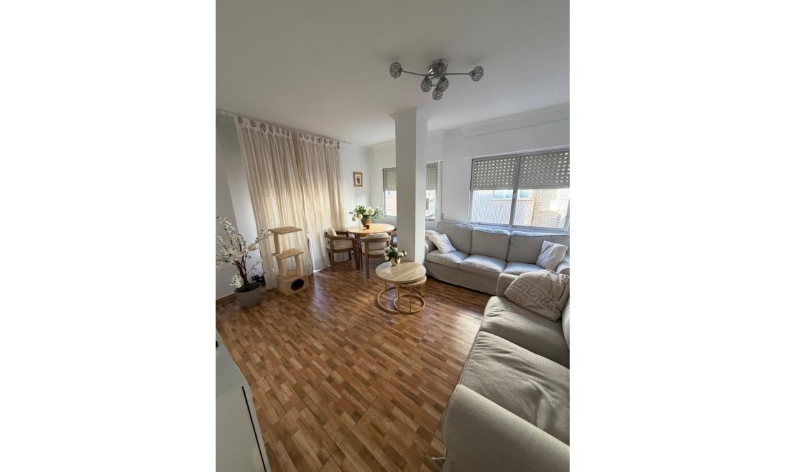 Segunda mano - Apartamento -
Torrevieja - Estacion De Autobuses
