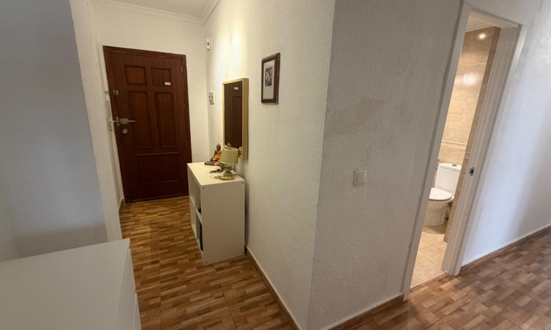 Segunda mano - Apartamento -
Torrevieja - Estacion De Autobuses