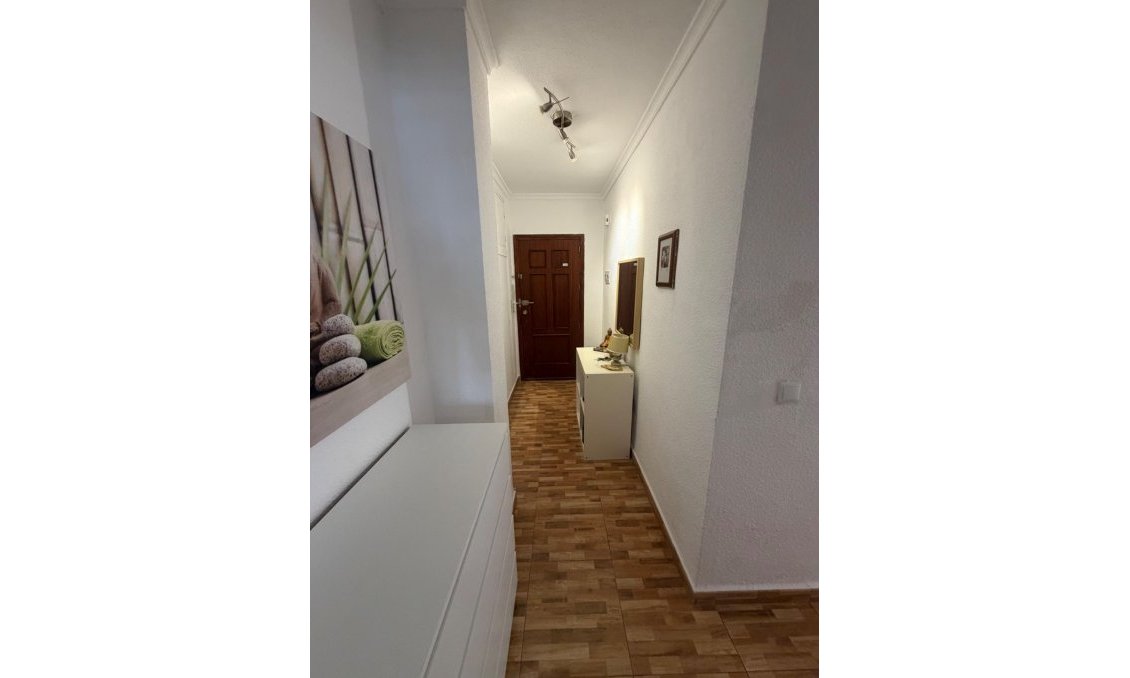 Segunda mano - Apartamento -
Torrevieja - Estacion De Autobuses