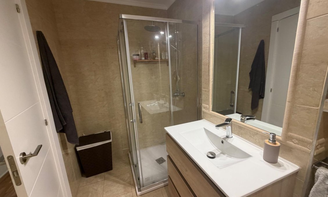 Segunda mano - Apartamento -
Torrevieja - Estacion De Autobuses