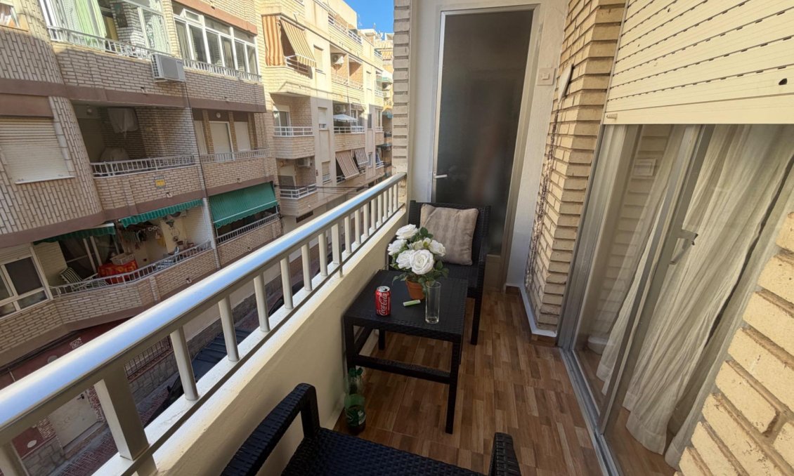 Segunda mano - Apartamento -
Torrevieja - Estacion De Autobuses