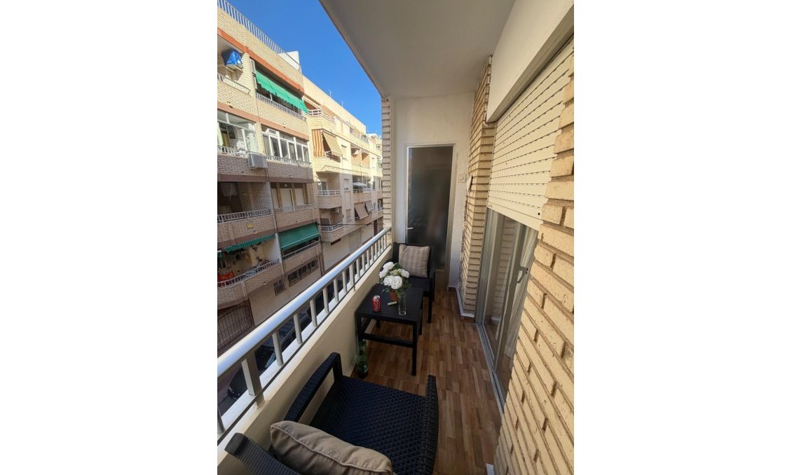 Segunda mano - Apartamento -
Torrevieja - Estacion De Autobuses