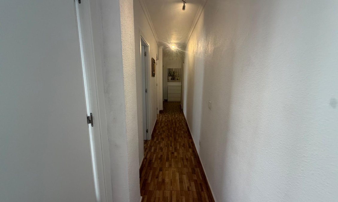 Segunda mano - Apartamento -
Torrevieja - Estacion De Autobuses