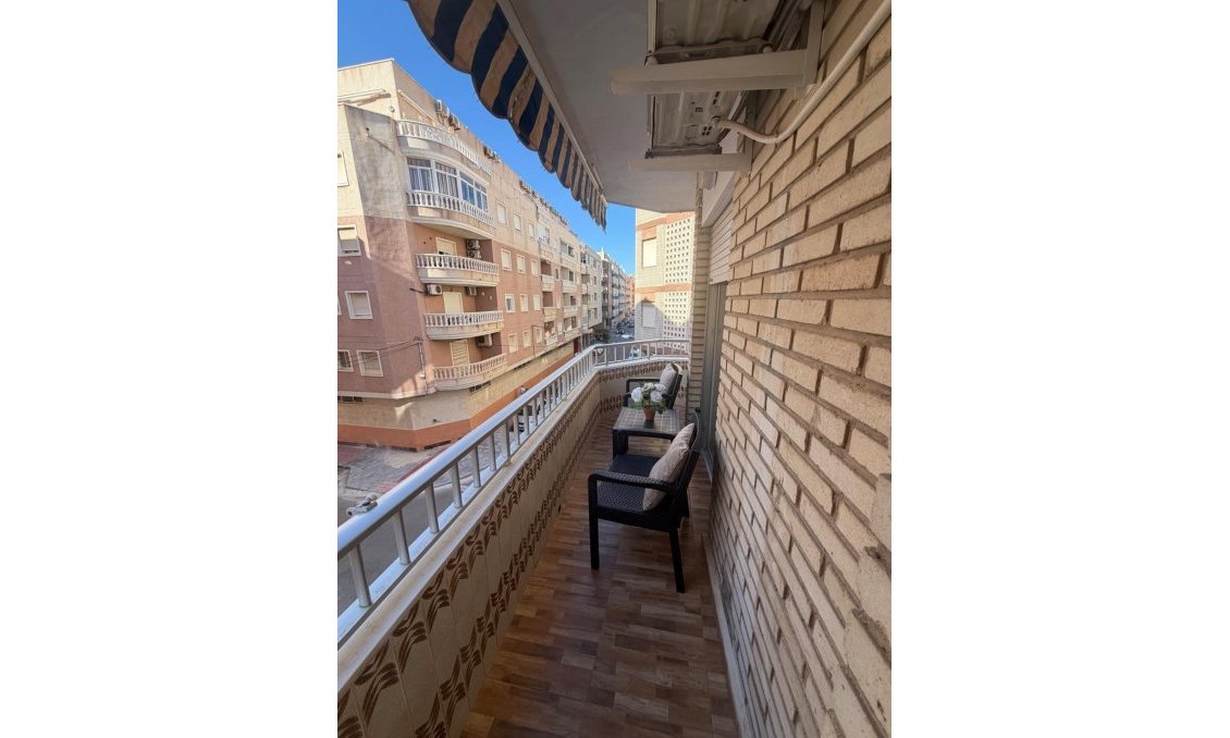 Segunda mano - Apartamento -
Torrevieja - Estacion De Autobuses