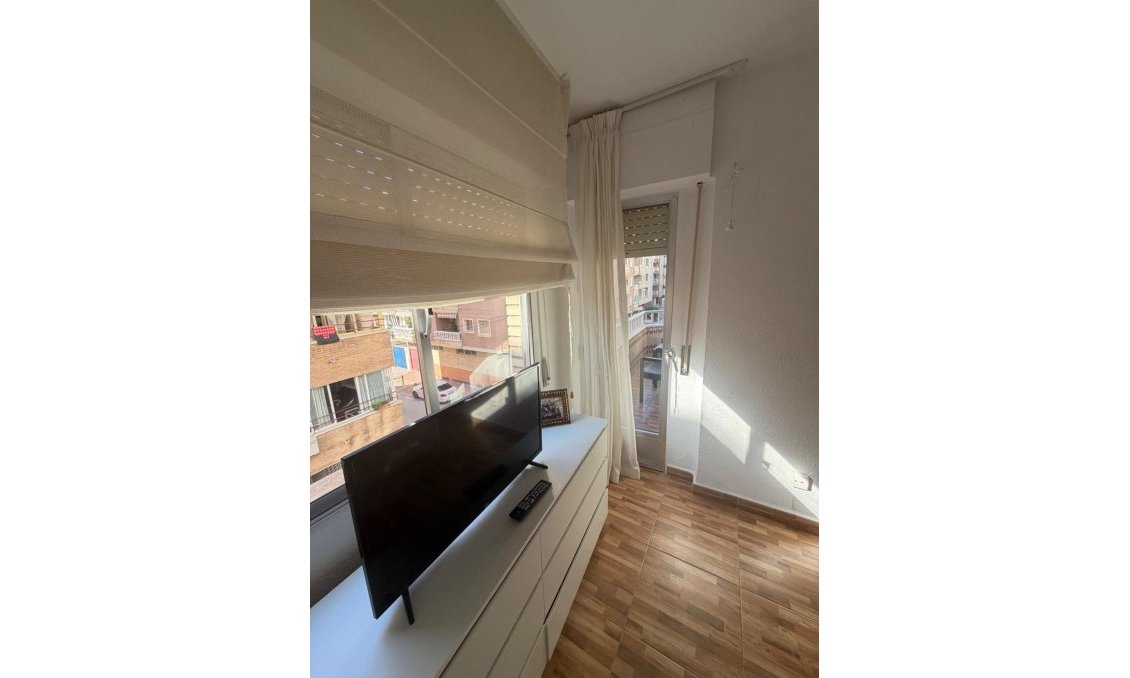 Segunda mano - Apartamento -
Torrevieja - Estacion De Autobuses