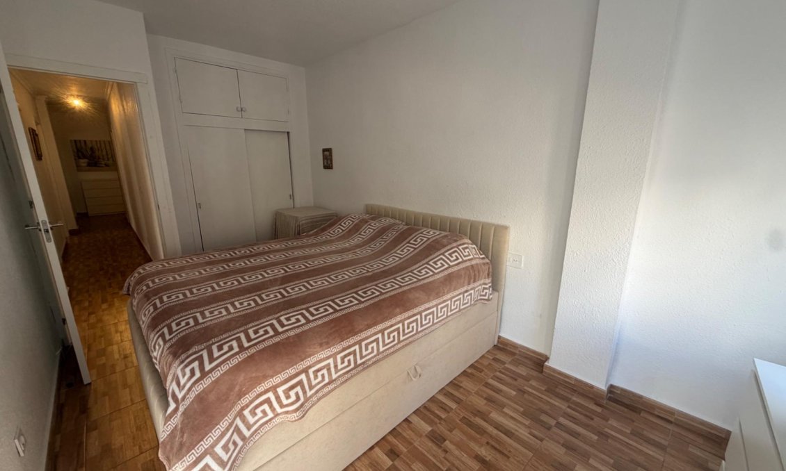 Segunda mano - Apartamento -
Torrevieja - Estacion De Autobuses