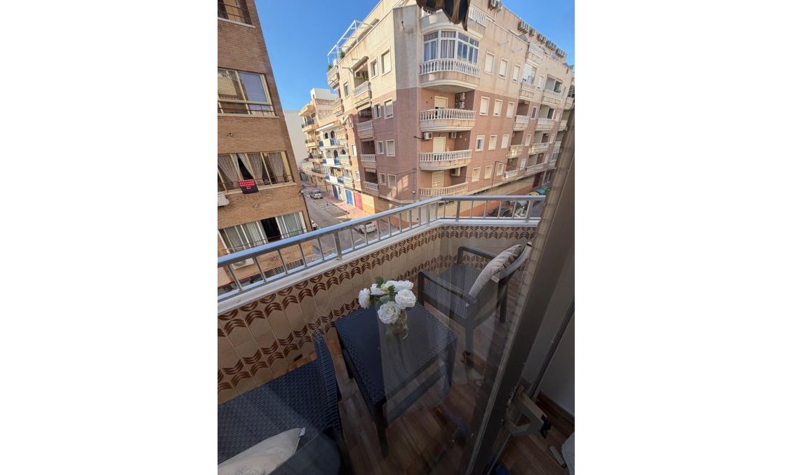Segunda mano - Apartamento -
Torrevieja - Estacion De Autobuses