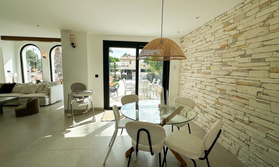 Segunda mano - Villa -
Orihuela - Inland