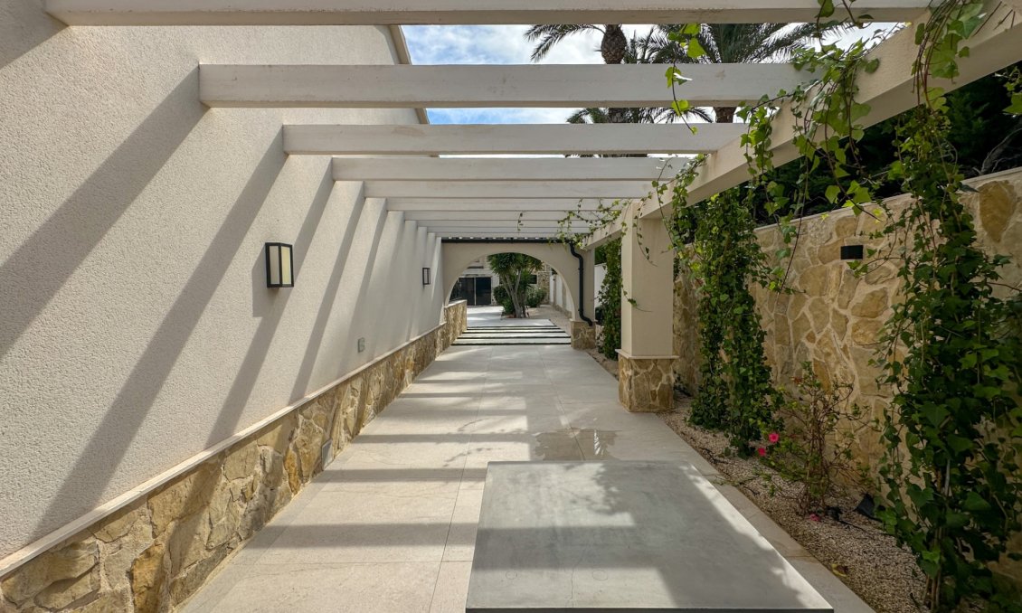 Segunda mano - Villa -
Orihuela - Inland