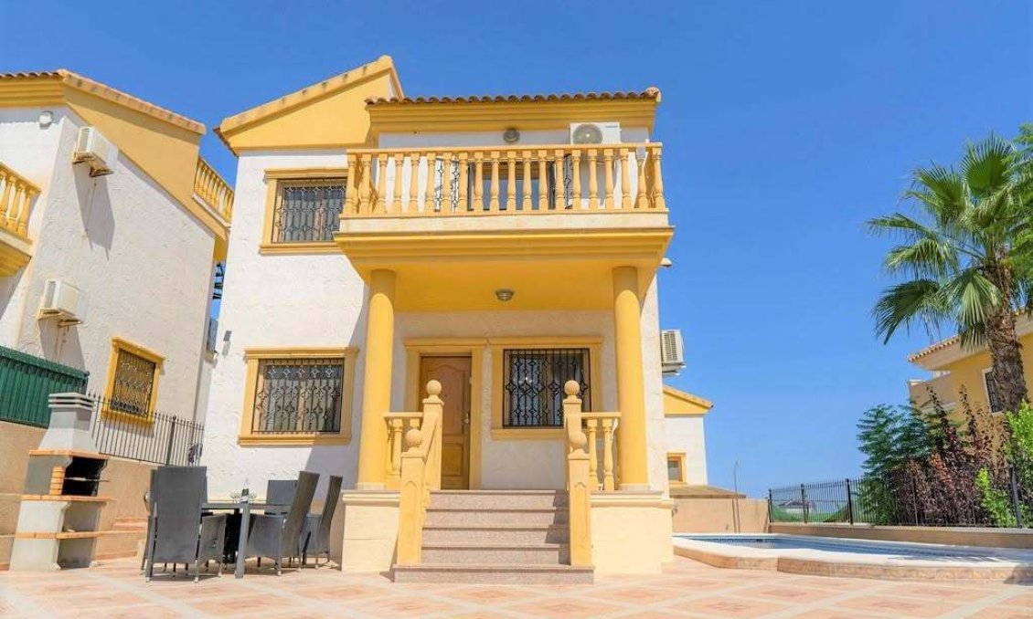 Segunda mano - Villa -
Villamartin - Las Filipinas