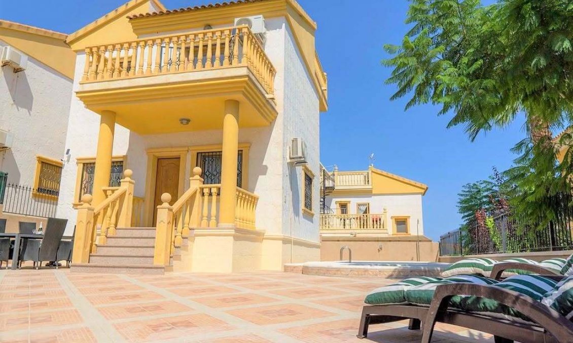 Segunda mano - Villa -
Villamartin - Las Filipinas
