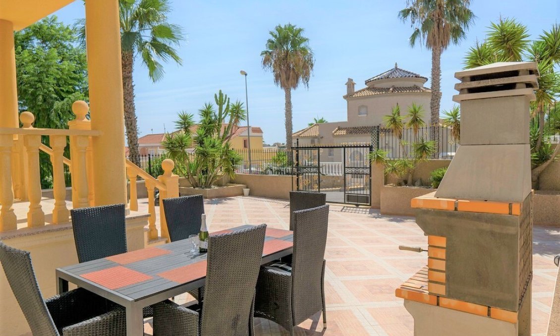 Segunda mano - Villa -
Villamartin - Las Filipinas