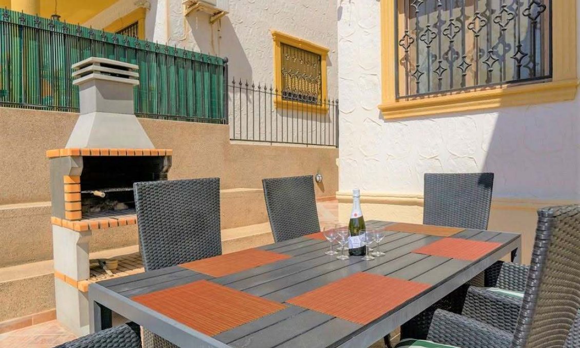 Segunda mano - Villa -
Villamartin - Las Filipinas
