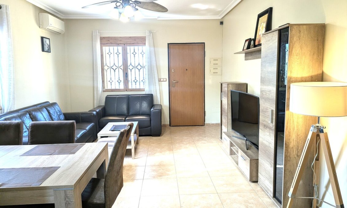 Segunda mano - Villa -
Villamartin - Las Filipinas