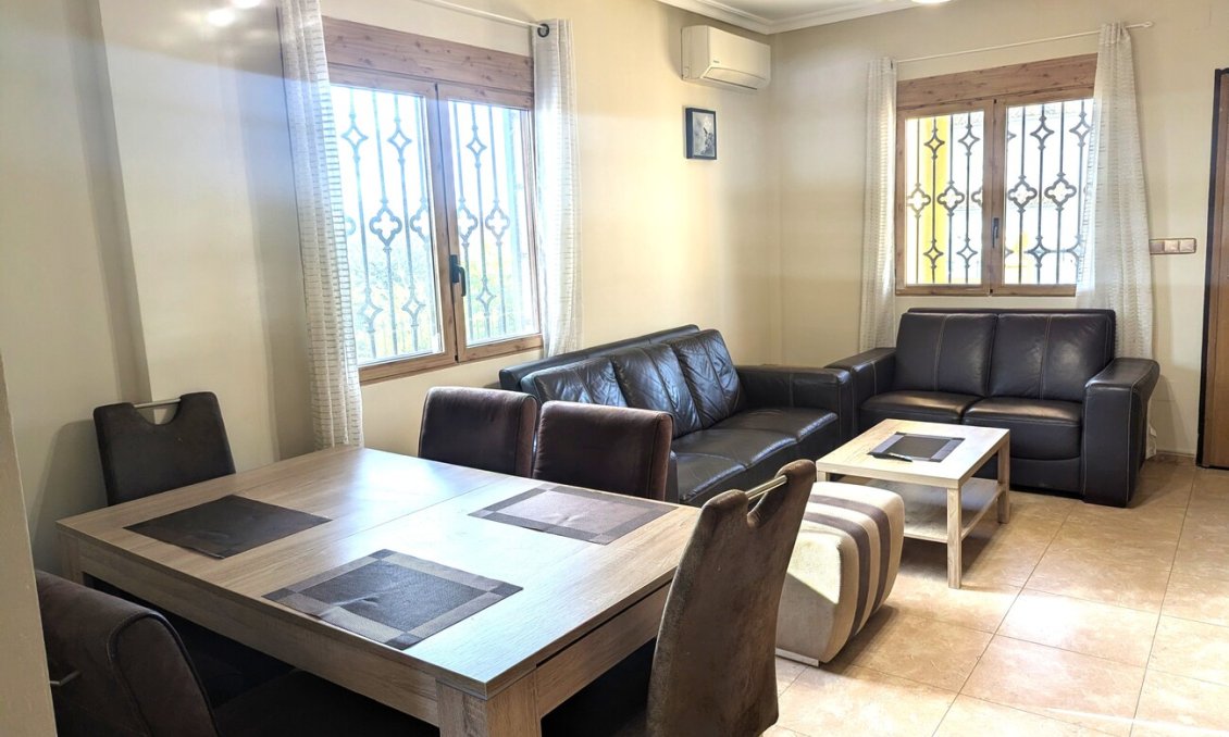 Segunda mano - Villa -
Villamartin - Las Filipinas